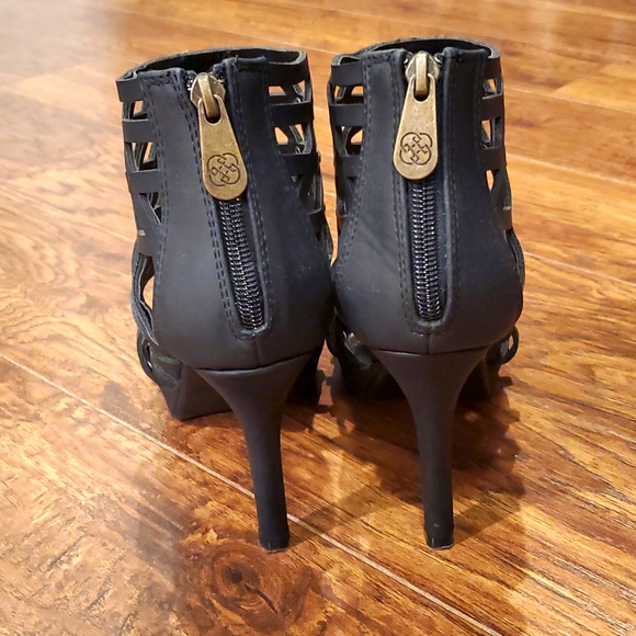 Daisy Fuentes Caged Ankle Sandal Heels - Picture 5 of 8